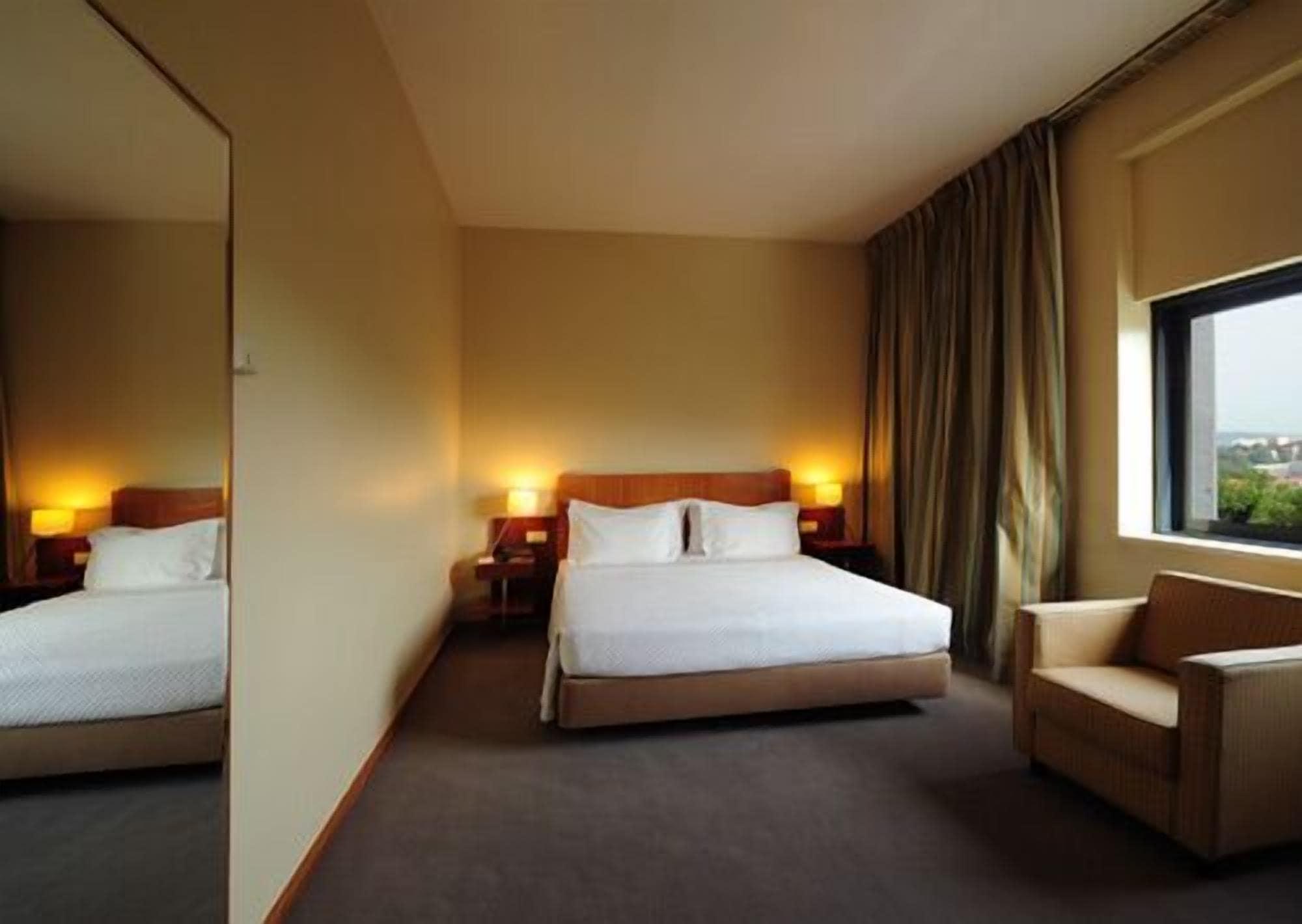 Hotel De Business & Guimarães