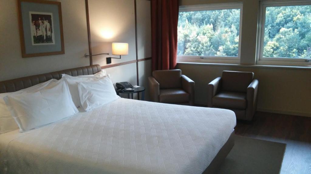 Hotel De Business & Guimarães