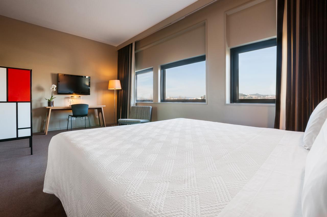 Hotel De Business & Guimarães
