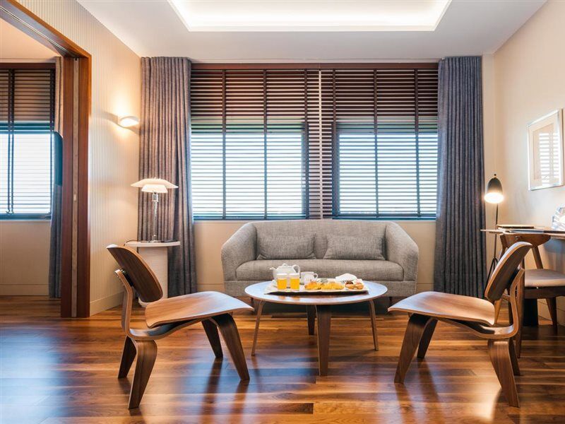 De Business & 4* Guimarães
